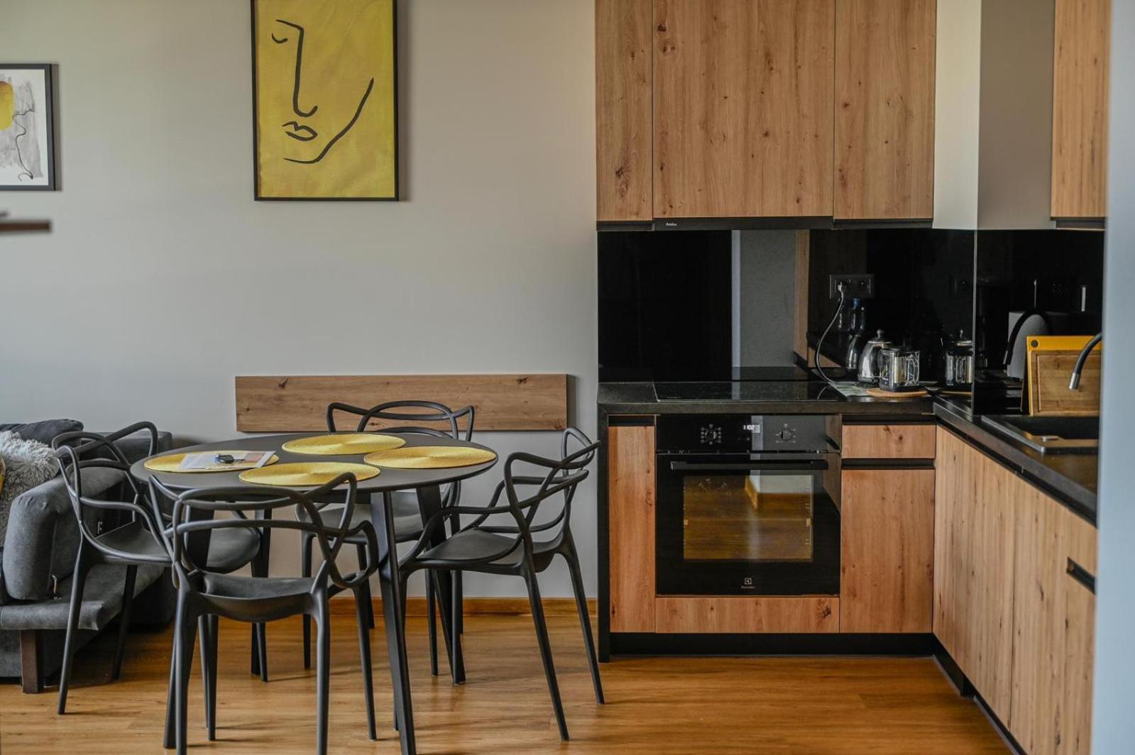 Apartament No82 Yellow Holiday Home זאטור מראה חיצוני תמונה