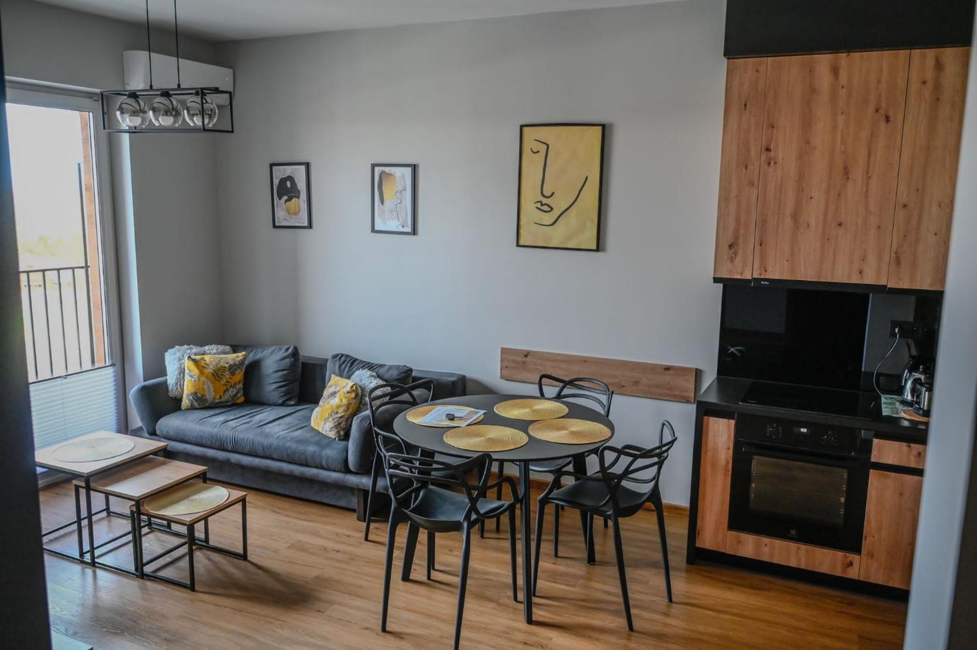Apartament No82 Yellow Holiday Home זאטור מראה חיצוני תמונה
